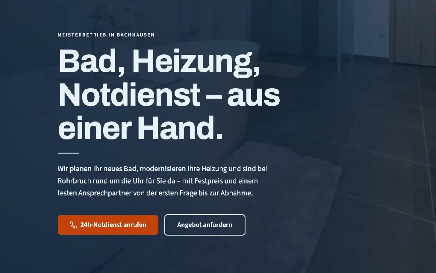 Startseite der Beispiel-Website „Klarfluss Haustechnik“ mit Badfoto und der Überschrift „Bad, Heizung, Notdienst – aus einer Hand.“